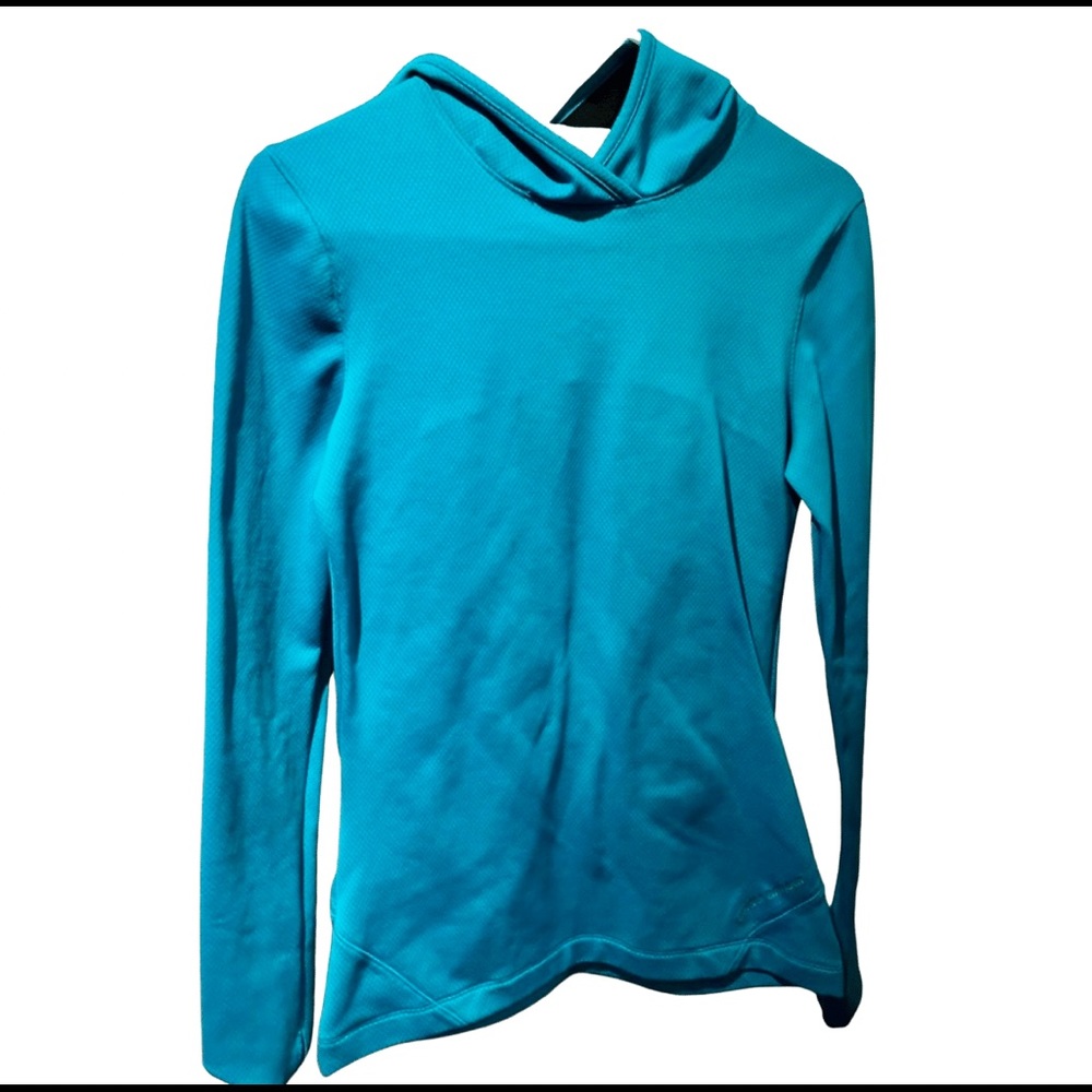✨ 3 items for 15% off bundle ✨ Under armour sweater with thumb holes